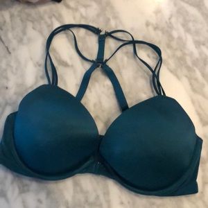 Very Sexy Push-Up Pigeonnant- front close